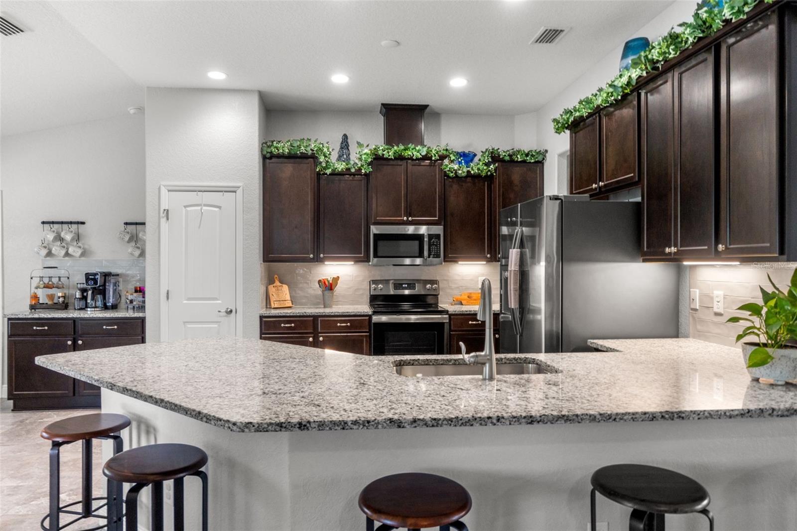 Listing photo id 14 for 11112 Flatwood Avenue