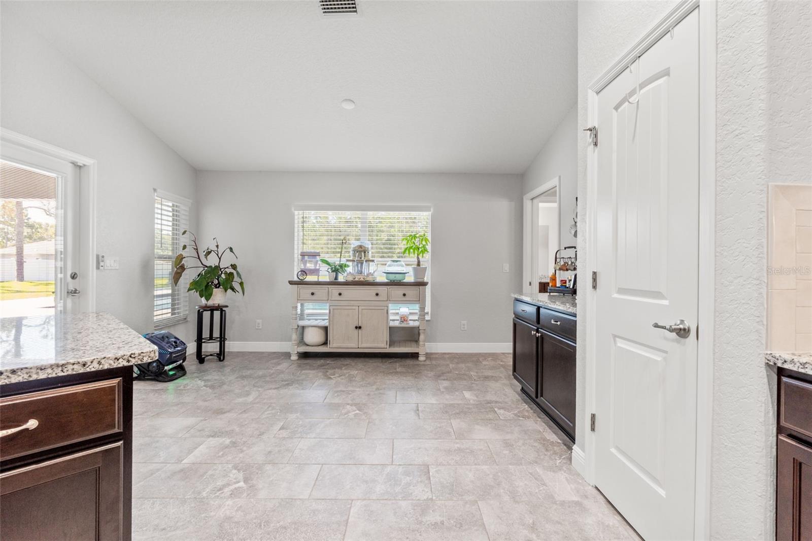 Listing photo id 16 for 11112 Flatwood Avenue