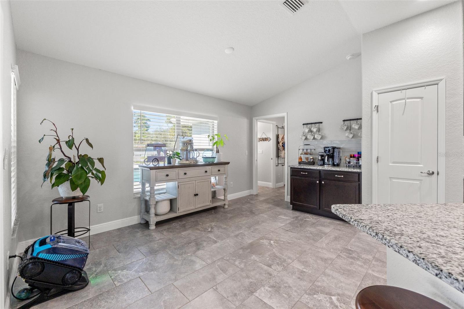 Listing photo id 17 for 11112 Flatwood Avenue