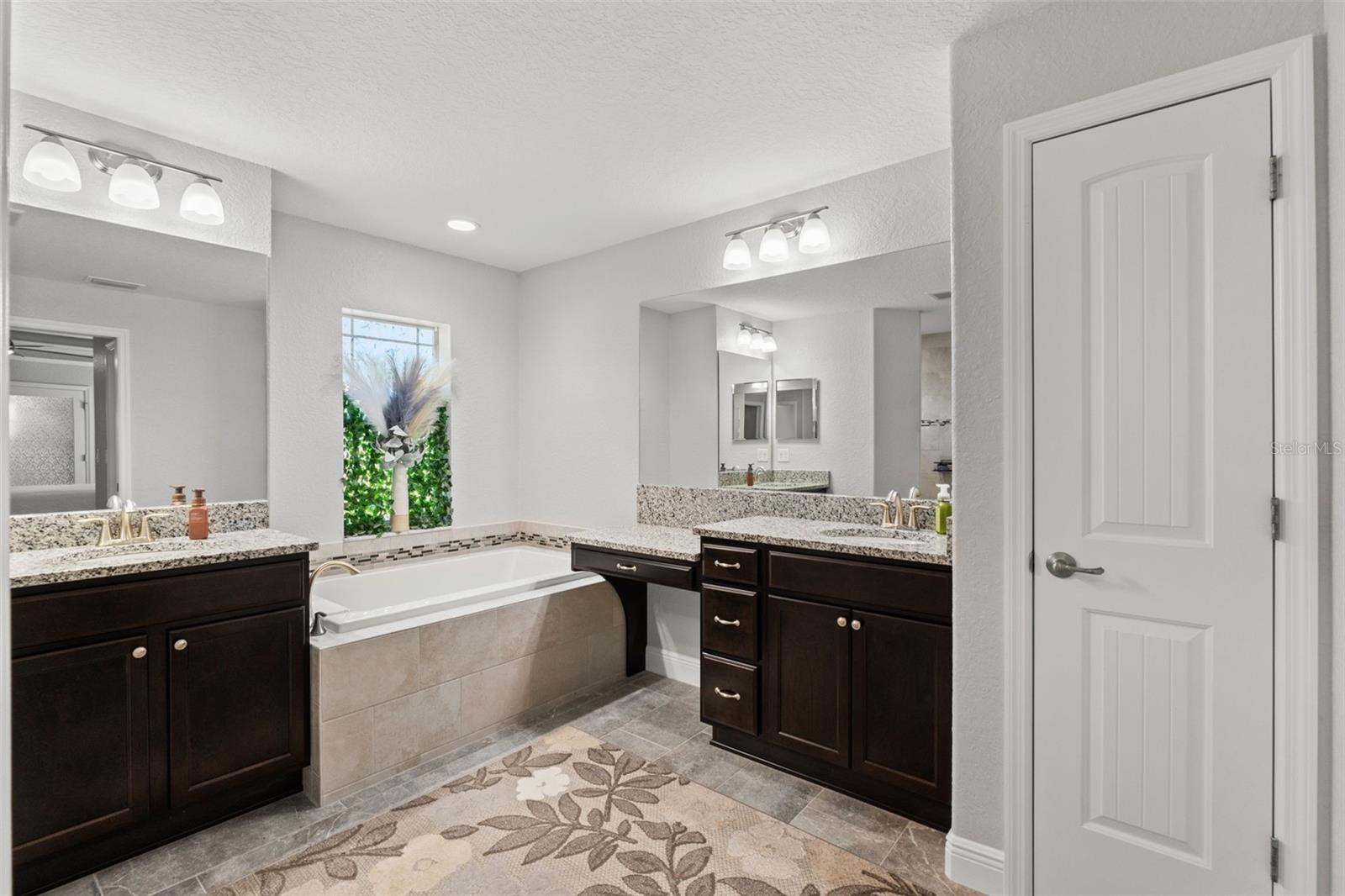 Listing photo id 22 for 11112 Flatwood Avenue