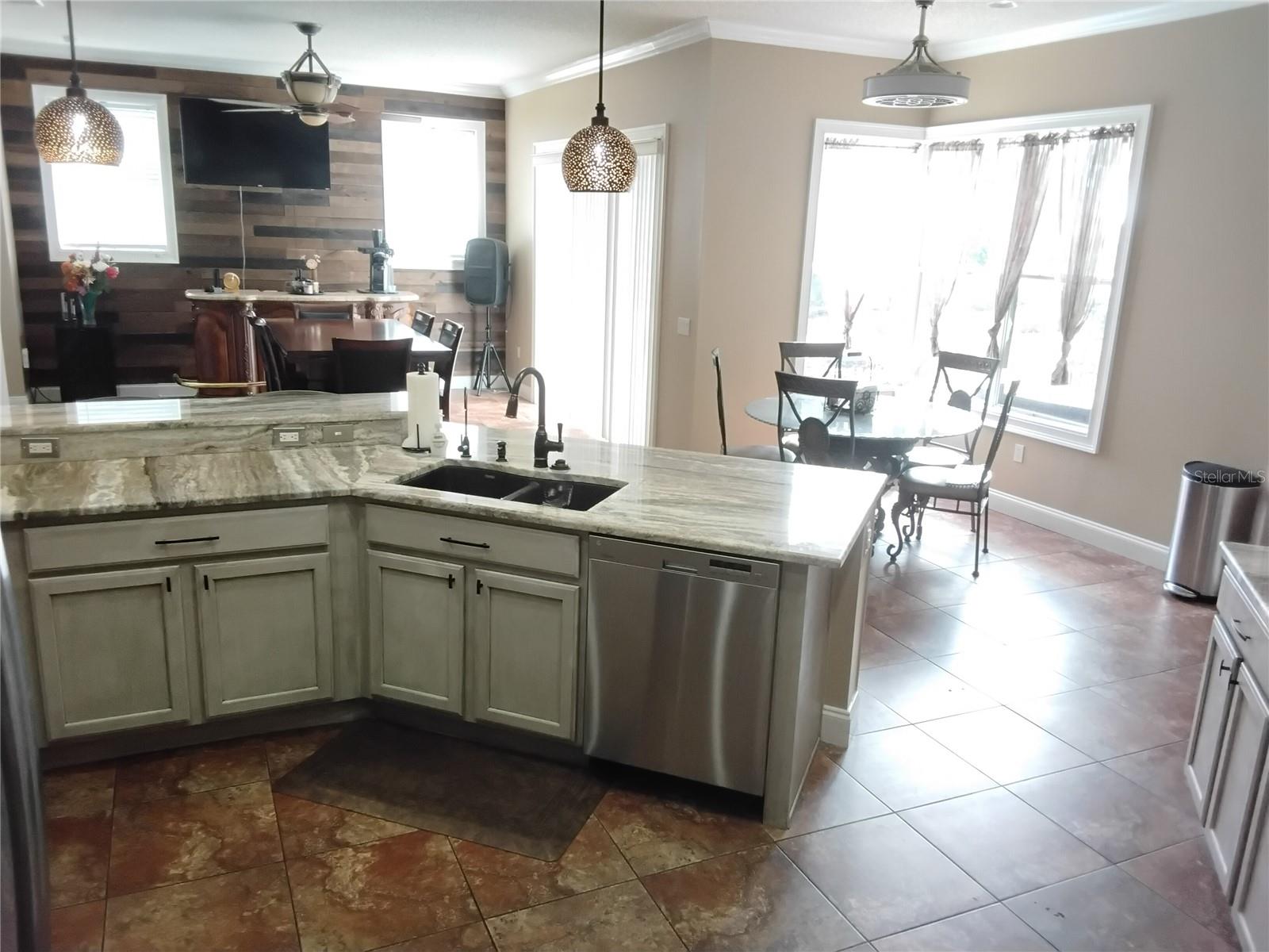 Listing photo id 8 for 2640 Wood Pointe Drive