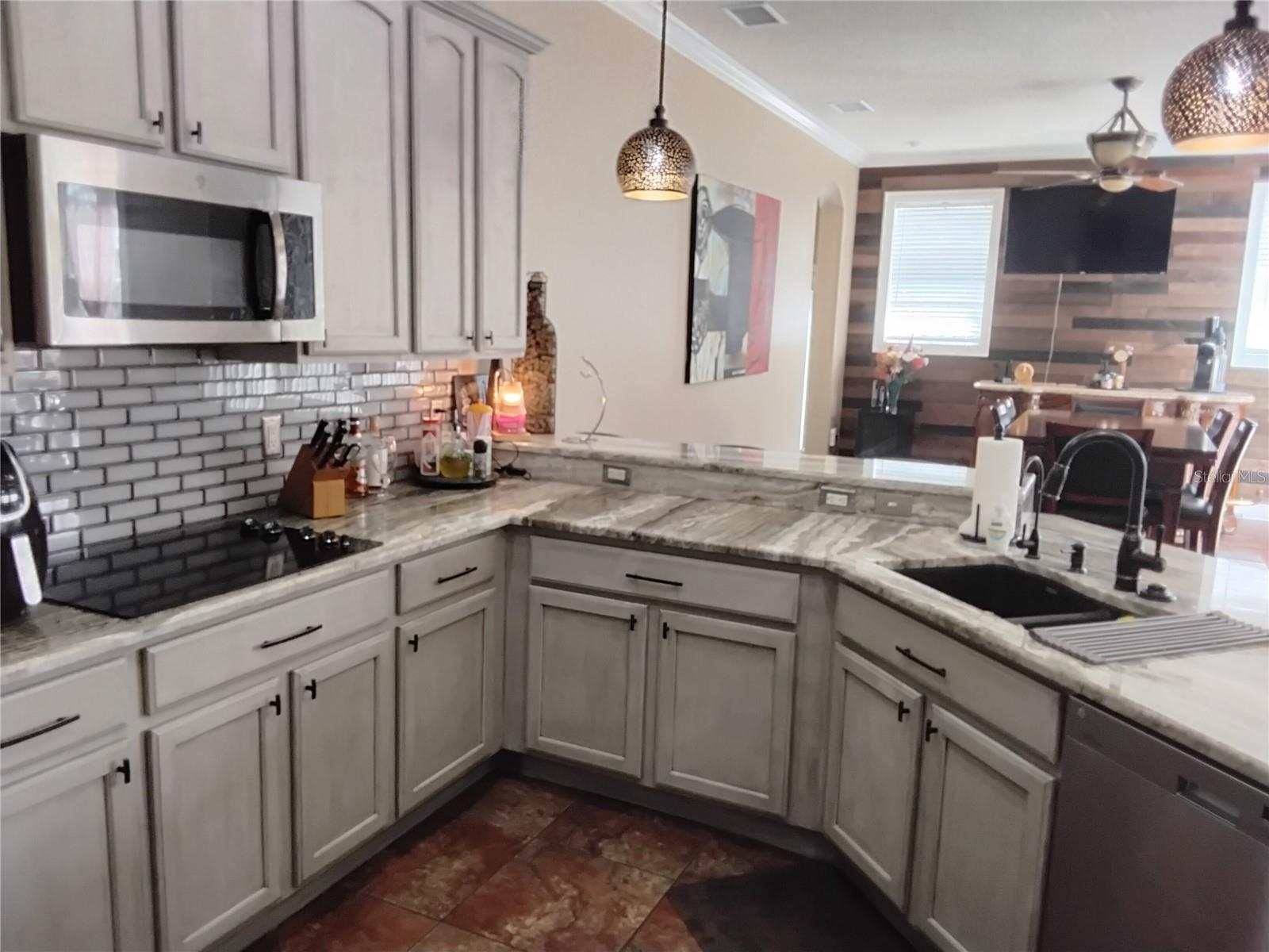 Listing photo id 7 for 2640 Wood Pointe Drive