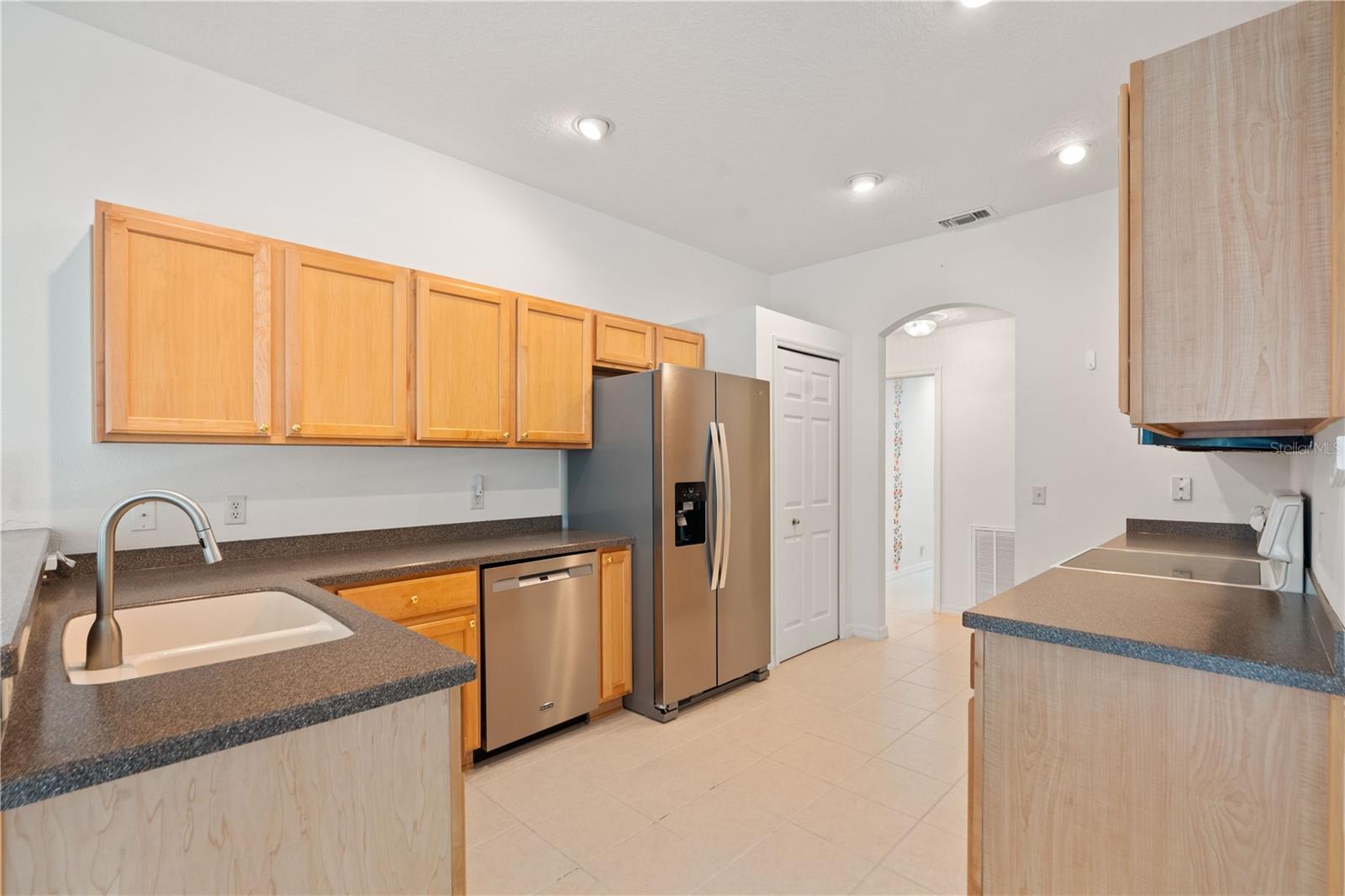 Image 14 of 71 For 3870 Whistlewood Circle