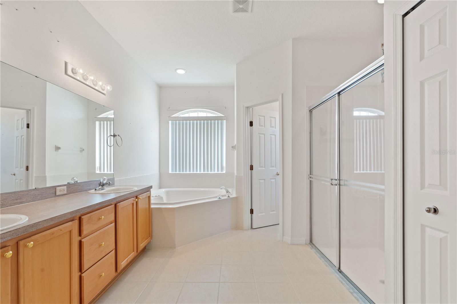 Image 24 of 71 For 3870 Whistlewood Circle