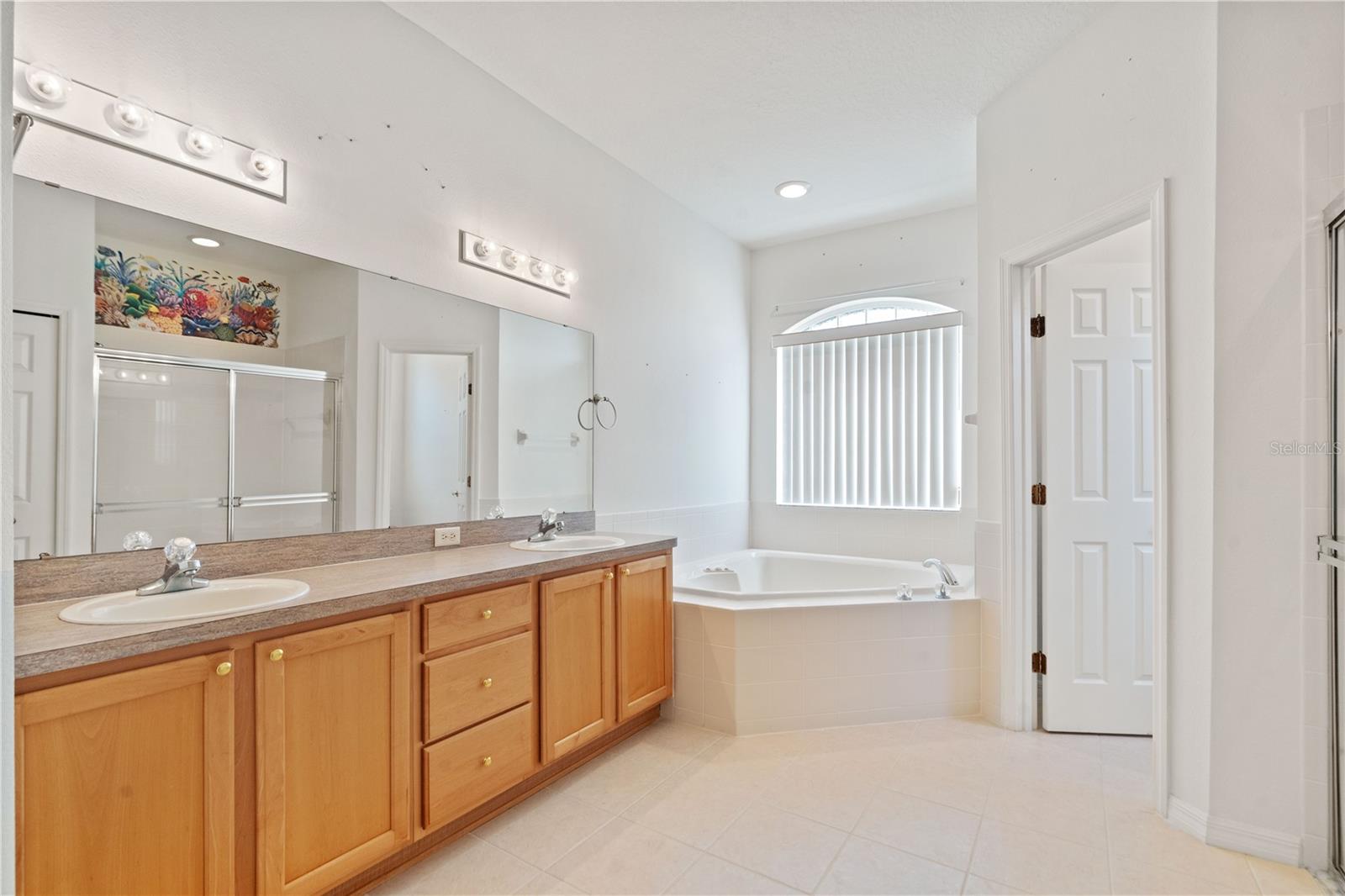 Image 25 of 71 For 3870 Whistlewood Circle