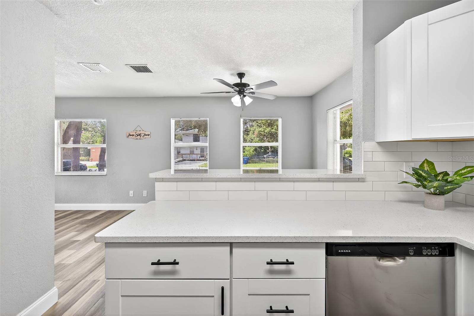 Image 17 of 39 For 722 16th Avenue Nw