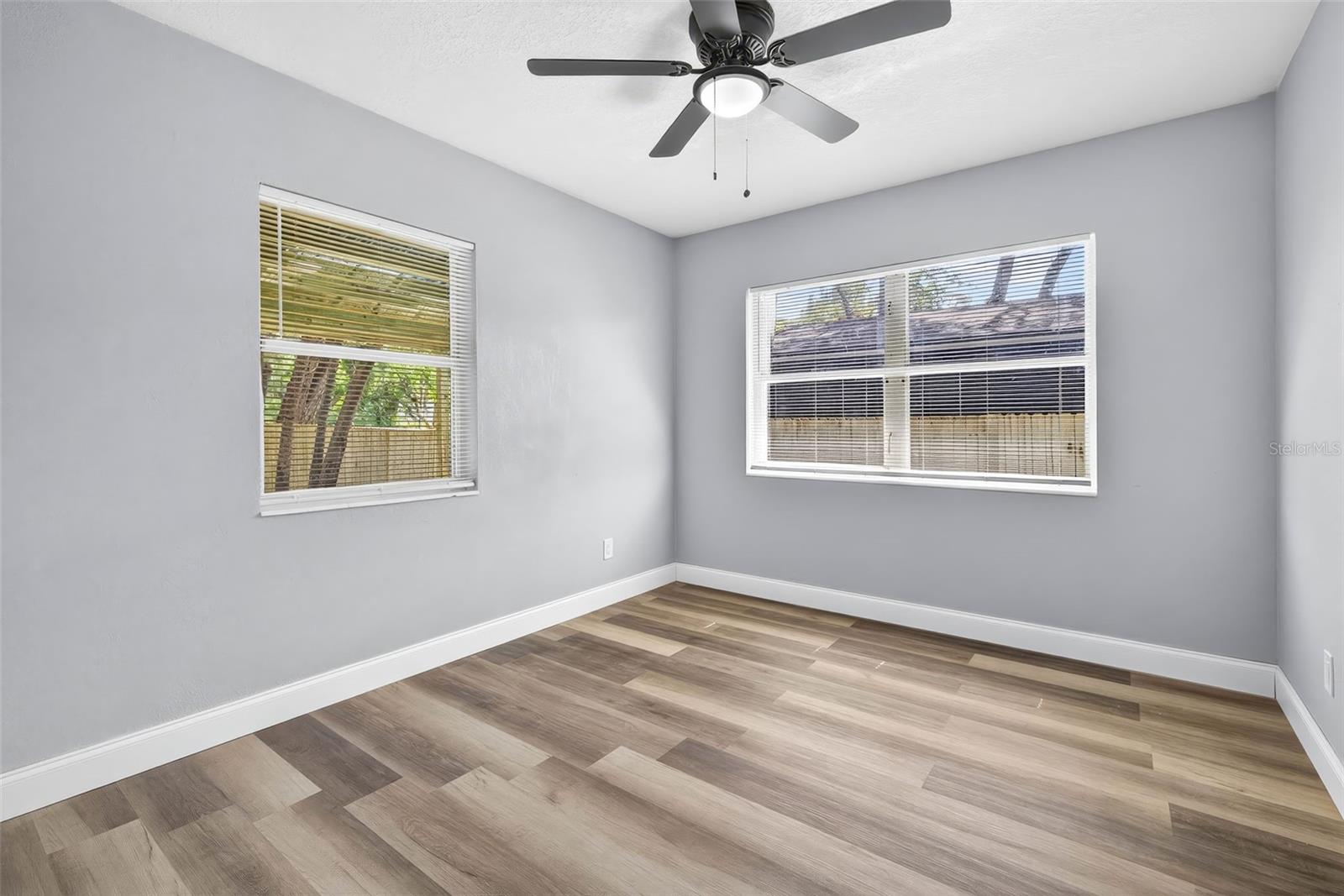 Image 21 of 39 For 722 16th Avenue Nw