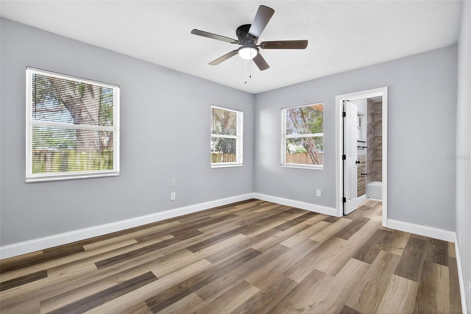 Image 27 of 39 For 722 16th Avenue Nw