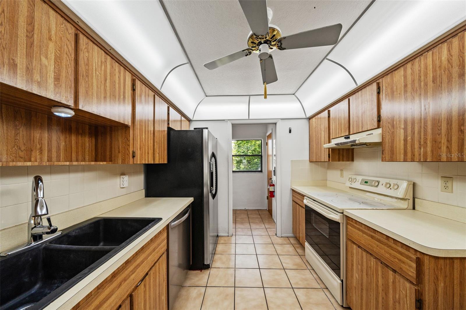 Listing photo id 9 for 7933 Radcliffe Circle