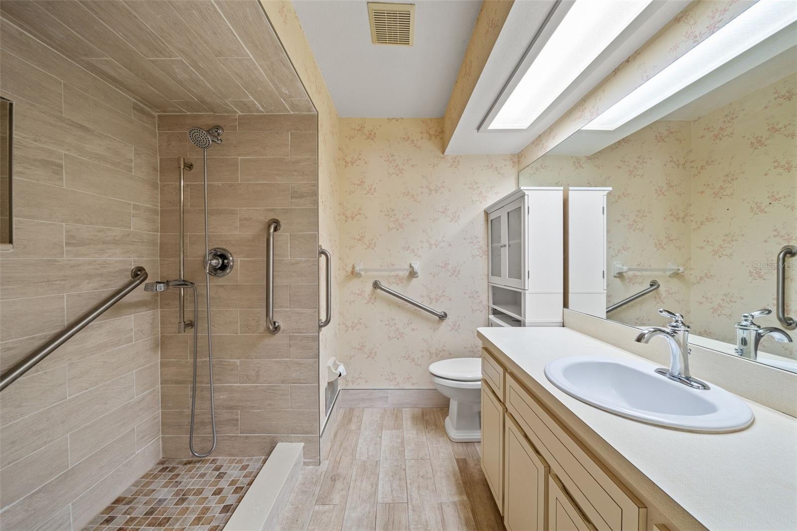 Listing photo id 26 for 7933 Radcliffe Circle