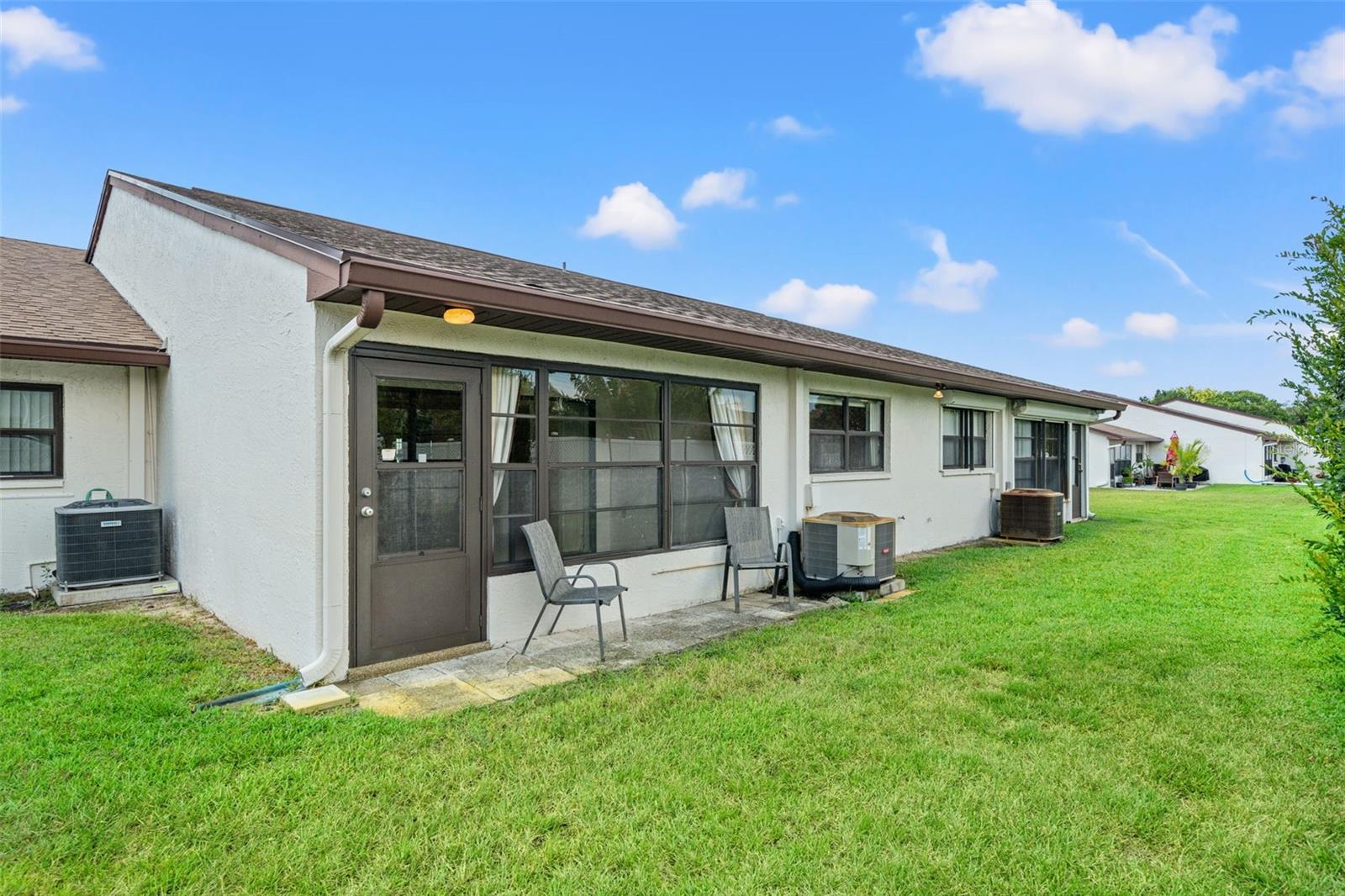 Listing photo id 31 for 7933 Radcliffe Circle
