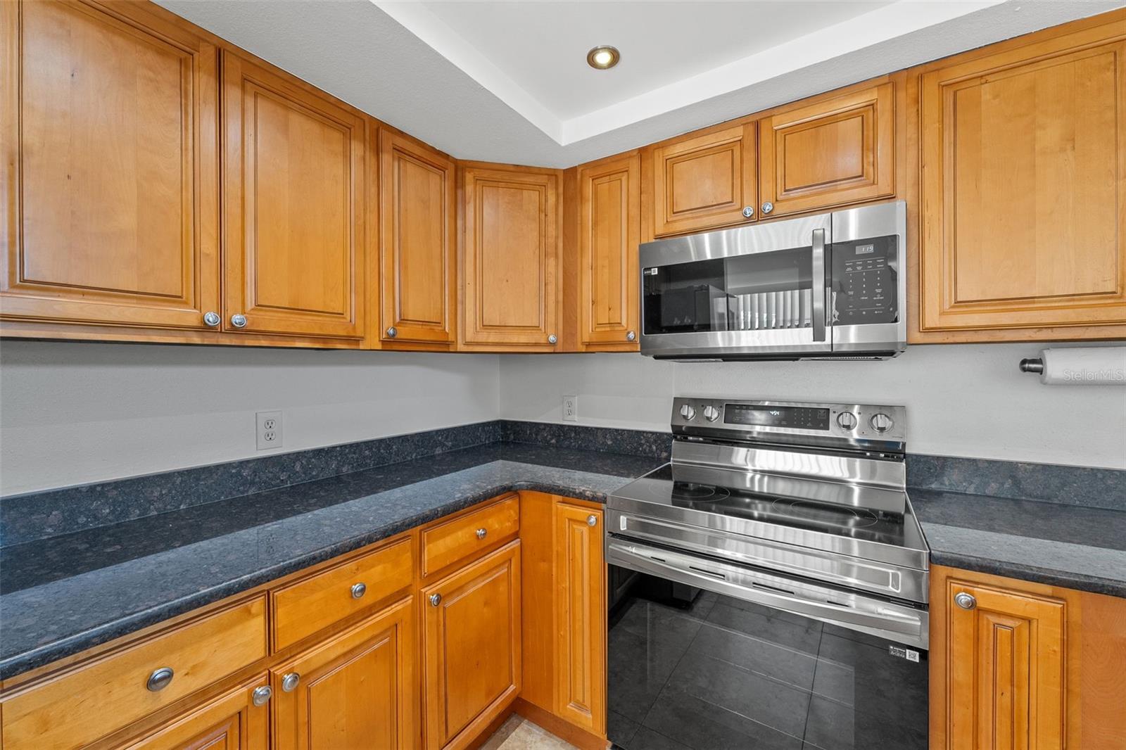 Image 20 of 32 For 6262 142nd Avenue N 1002