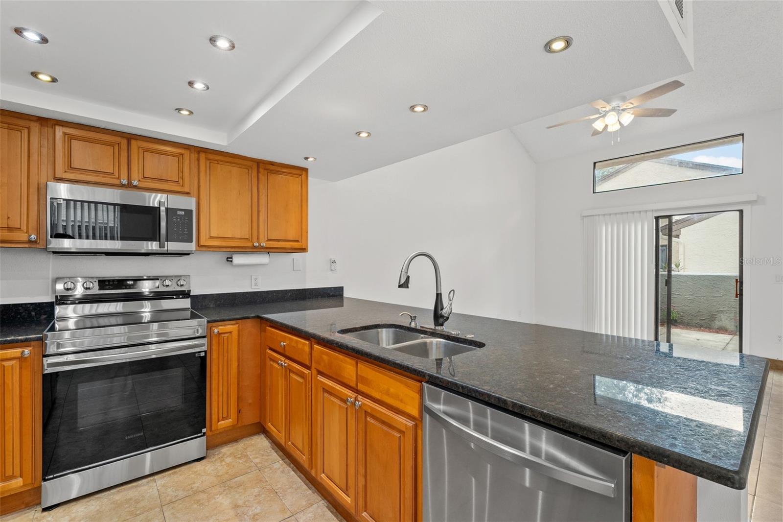 Image 21 of 32 For 6262 142nd Avenue N 1002