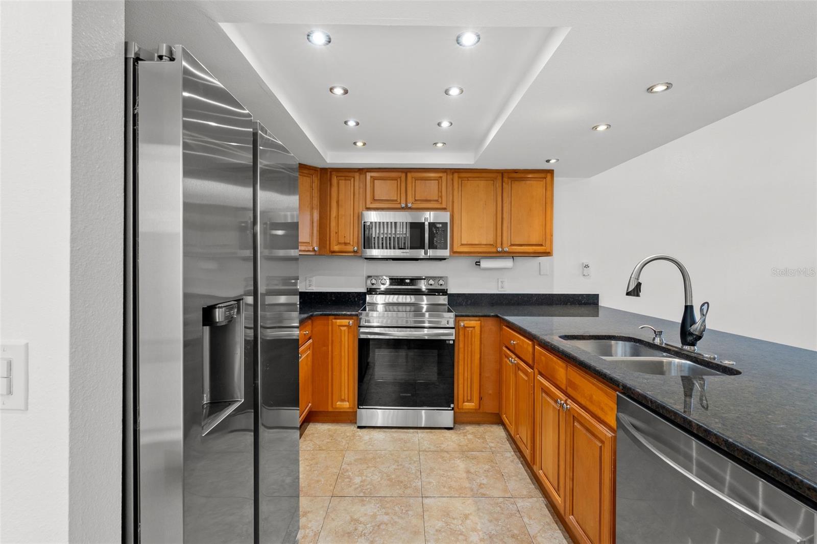 Image 22 of 32 For 6262 142nd Avenue N 1002