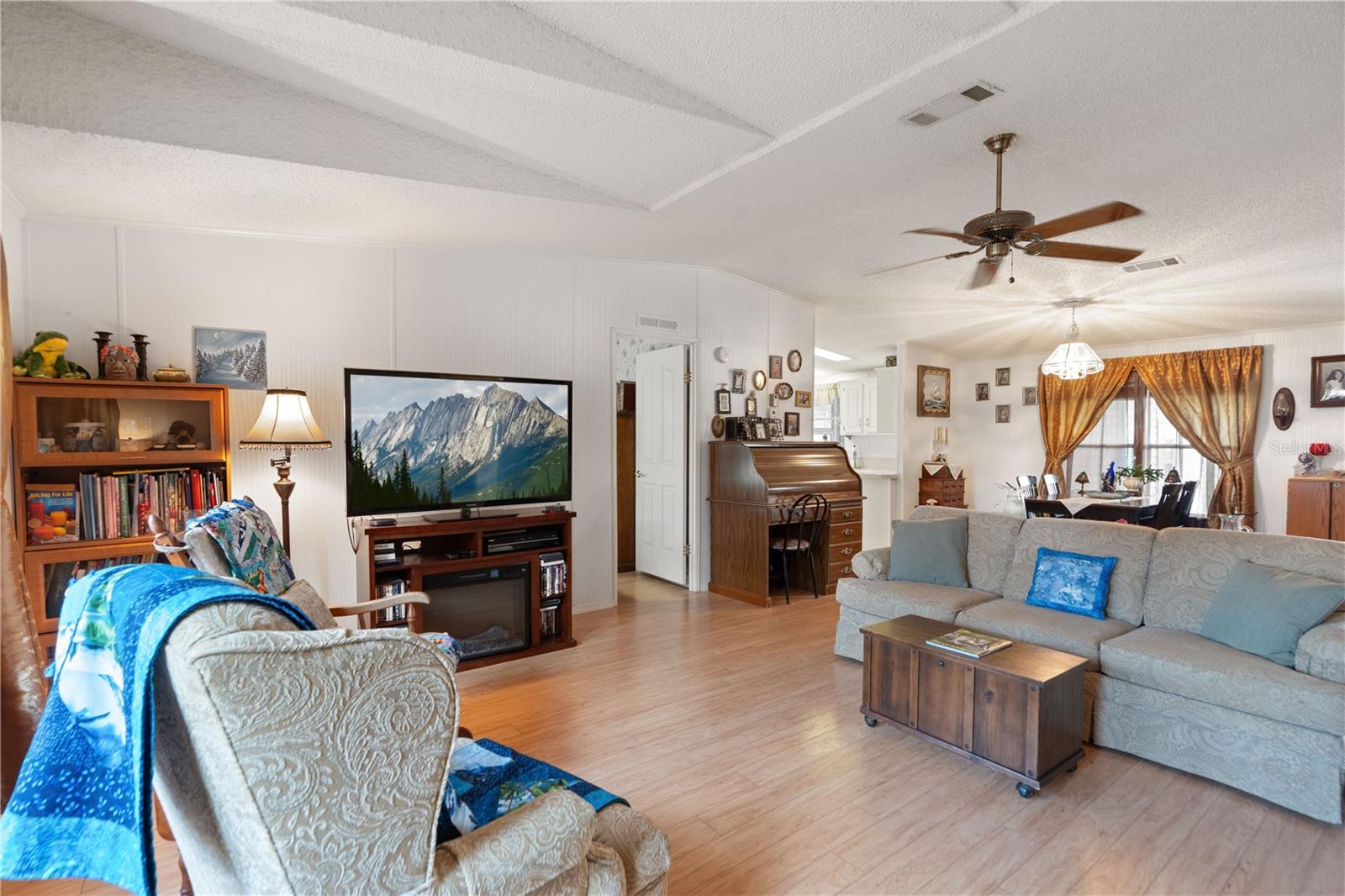 Image 12 of 41 For 9348 Scepter Avenue