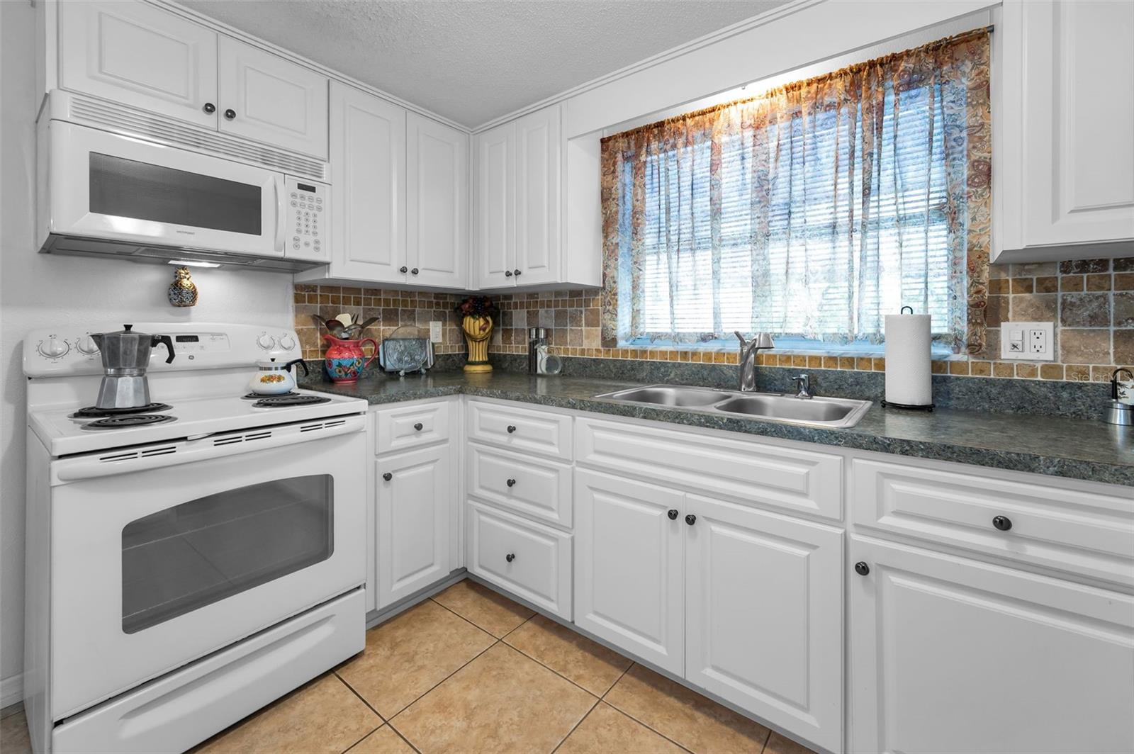 Image 16 of 56 For 7735 Canna Drive
