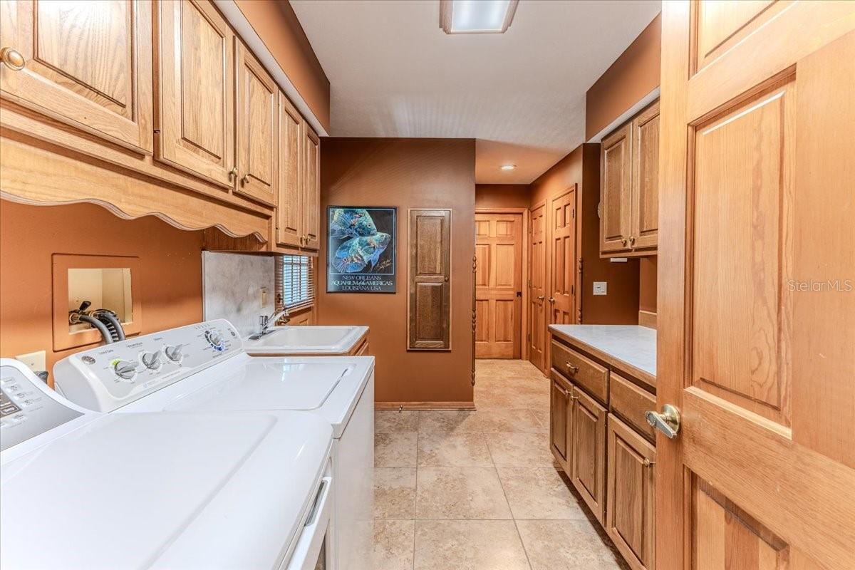 Image 30 of 87 For 11 Sycamore Court W