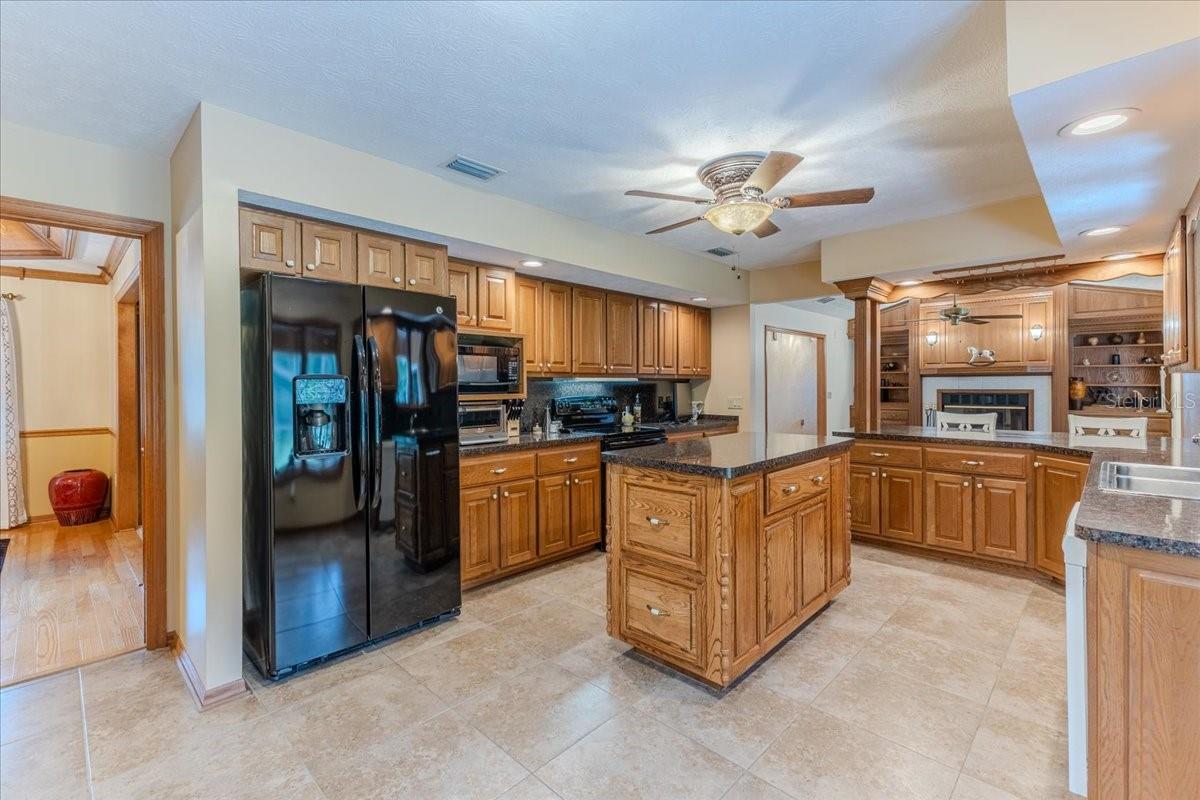 Image 34 of 87 For 11 Sycamore Court W