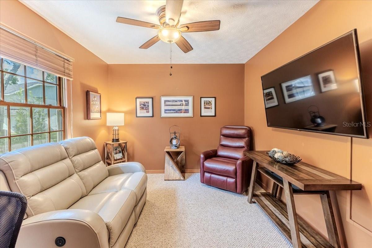 Image 40 of 87 For 11 Sycamore Court W