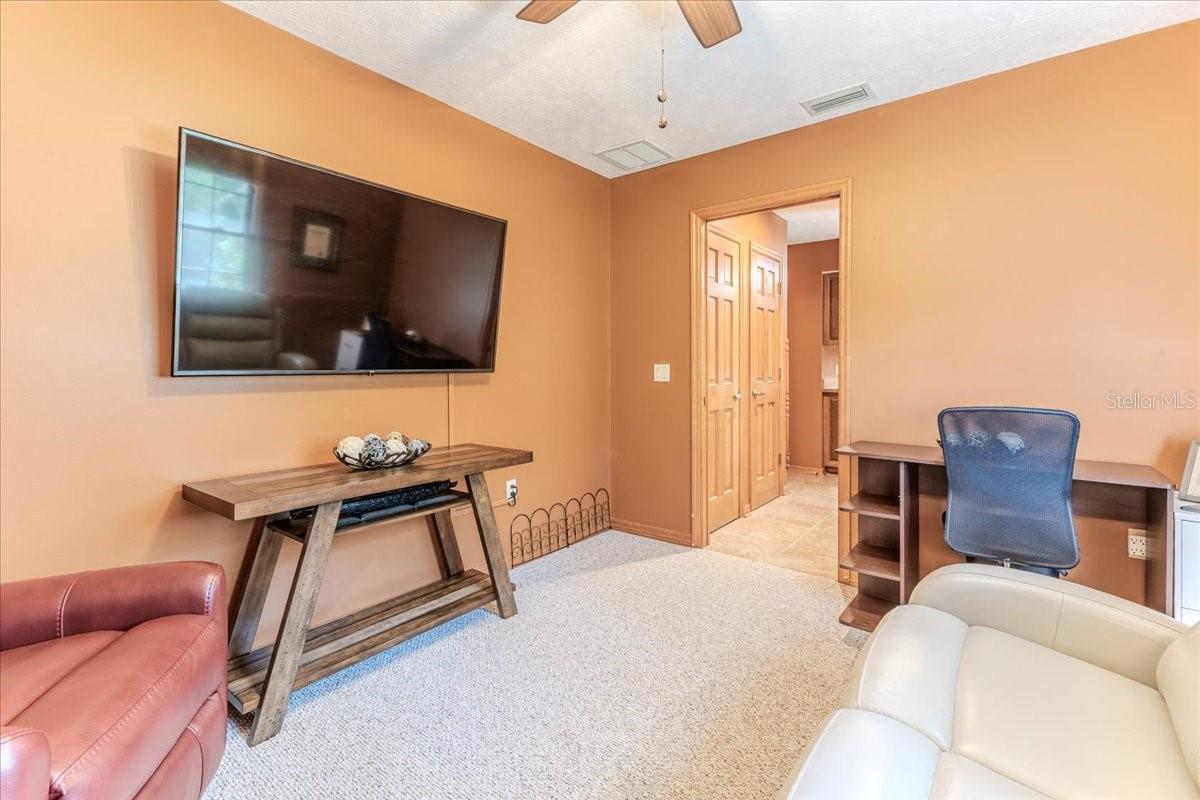 Image 42 of 87 For 11 Sycamore Court W