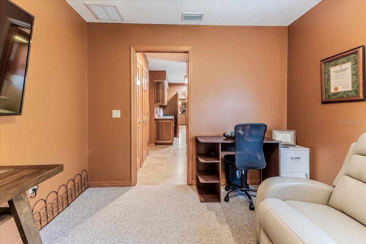Image 43 of 87 For 11 Sycamore Court W