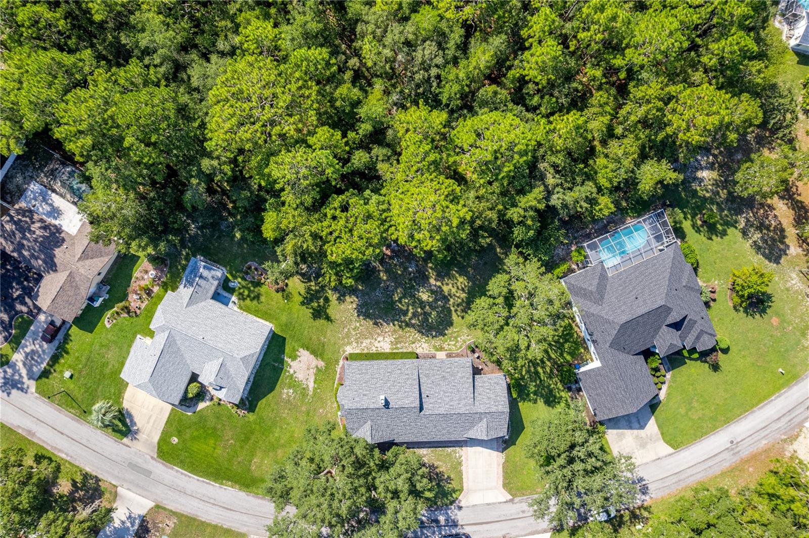Image 78 of 87 For 11 Sycamore Court W