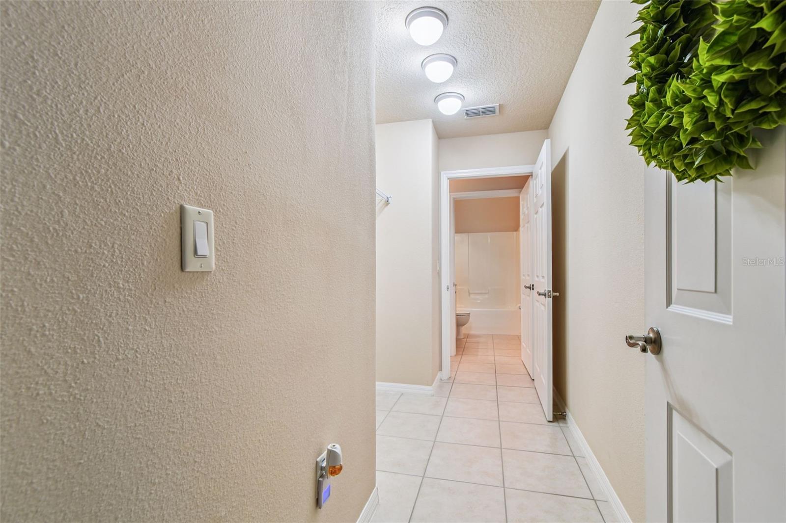 Image 47 of 70 For 8546 Corinthian Way