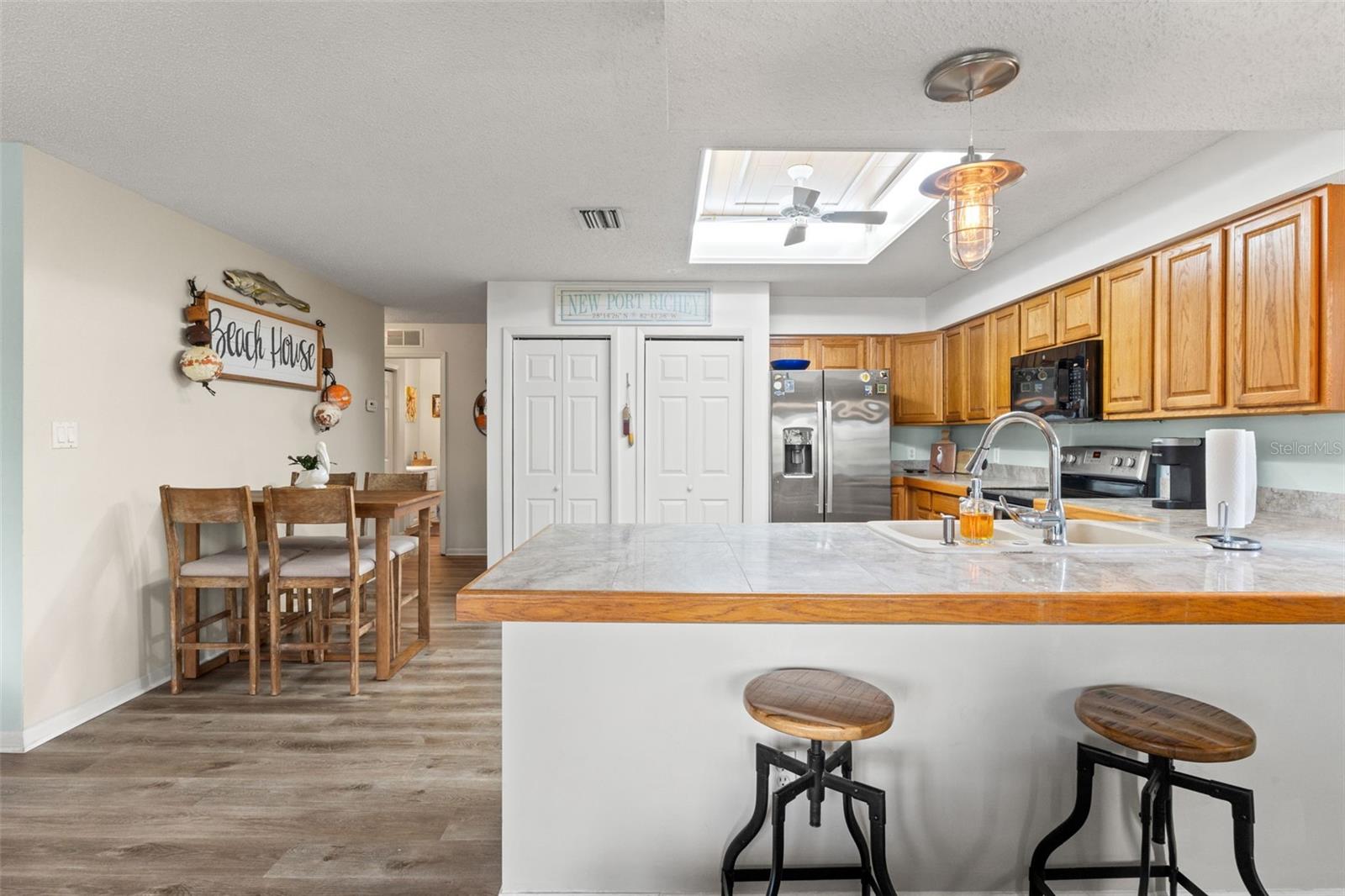 Listing photo id 8 for 4632 Heavens Way