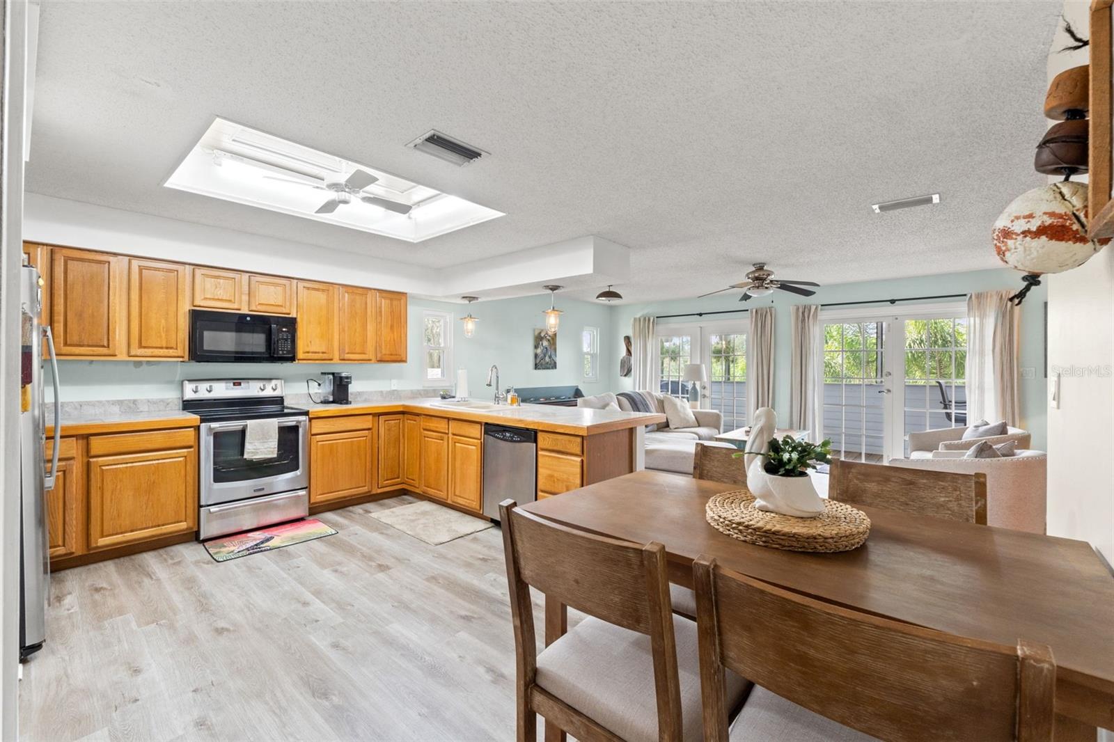 Listing photo id 9 for 4632 Heavens Way