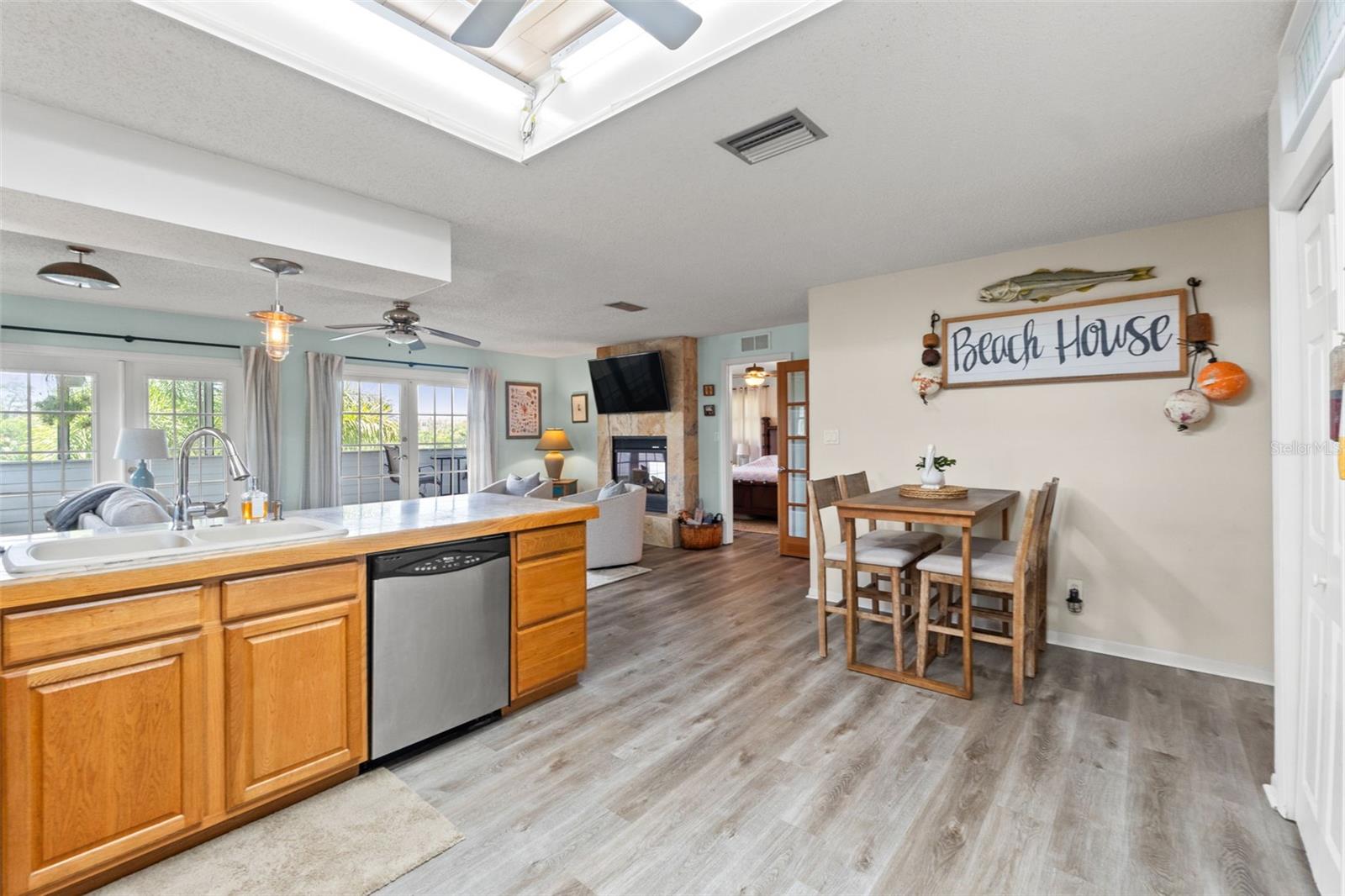 Listing photo id 10 for 4632 Heavens Way