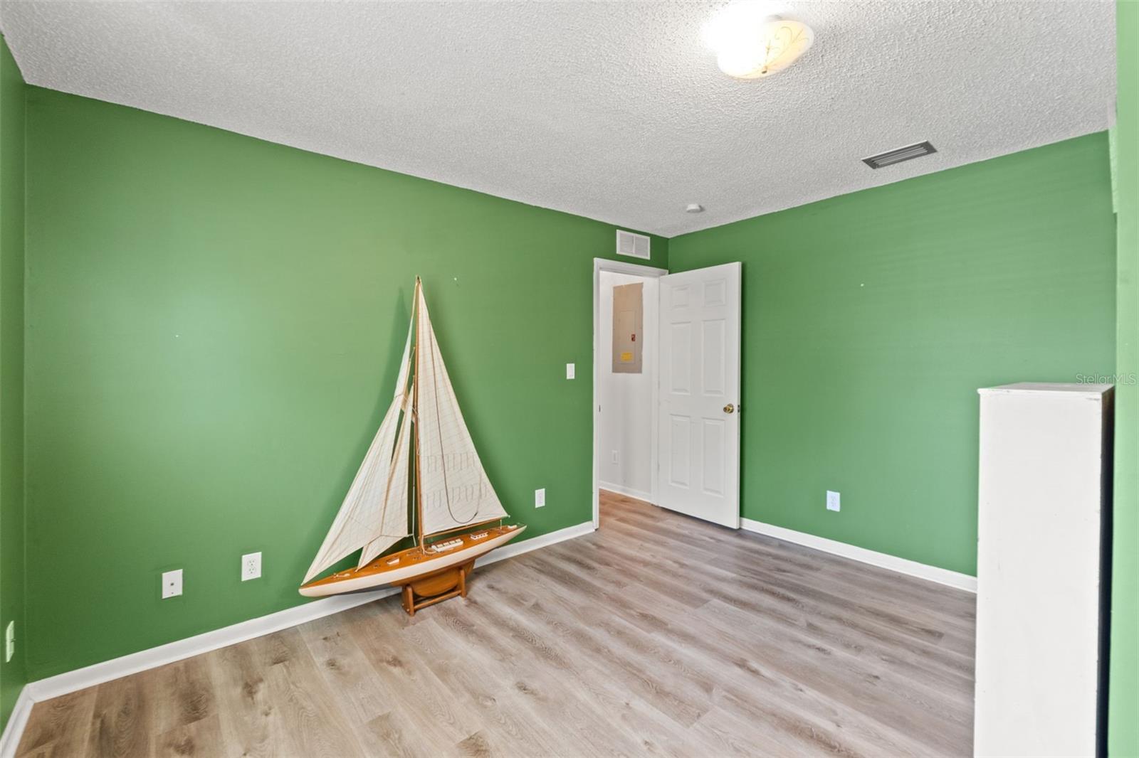 Listing photo id 25 for 4632 Heavens Way