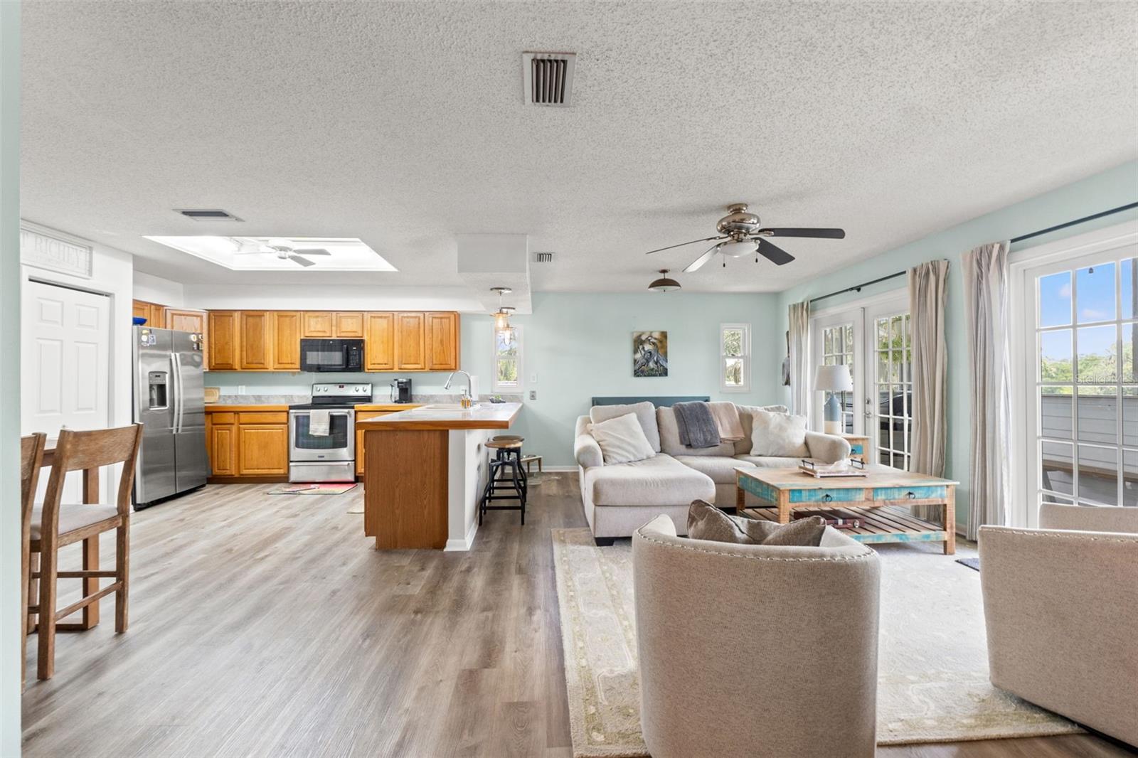 Listing photo id 3 for 4632 Heavens Way
