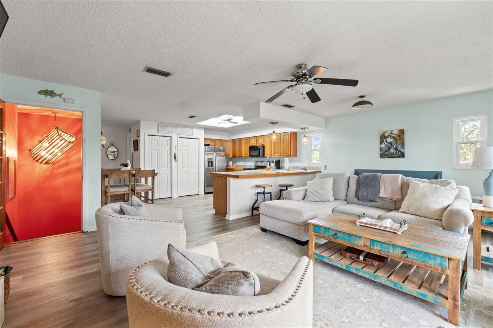 Listing photo id 4 for 4632 Heavens Way