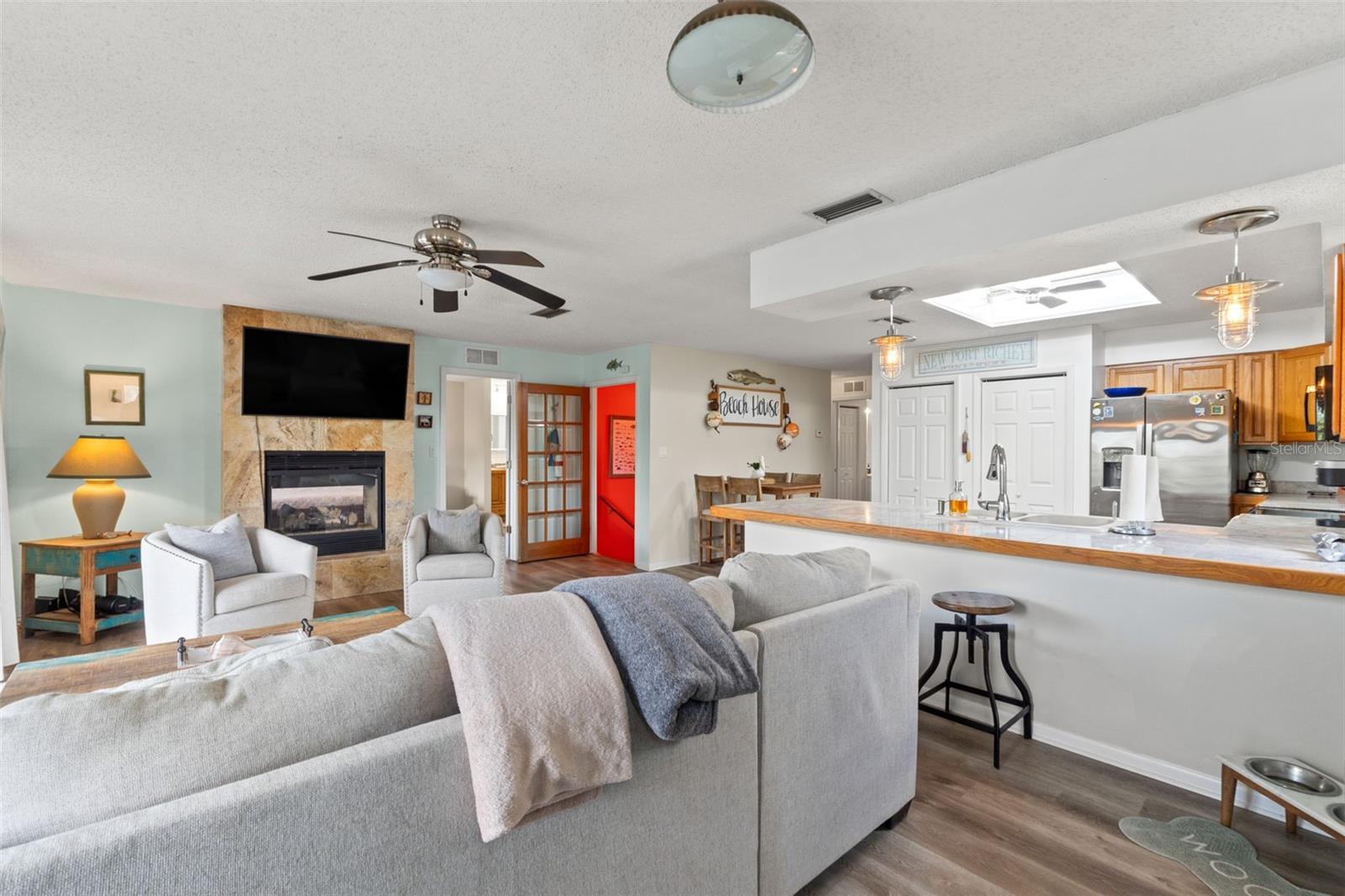 Listing photo id 6 for 4632 Heavens Way