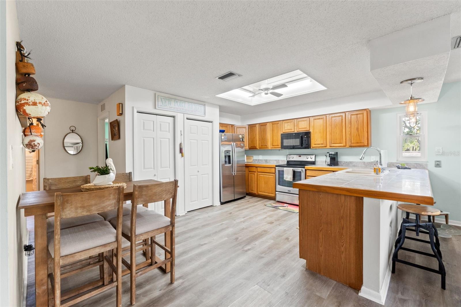 Listing photo id 7 for 4632 Heavens Way