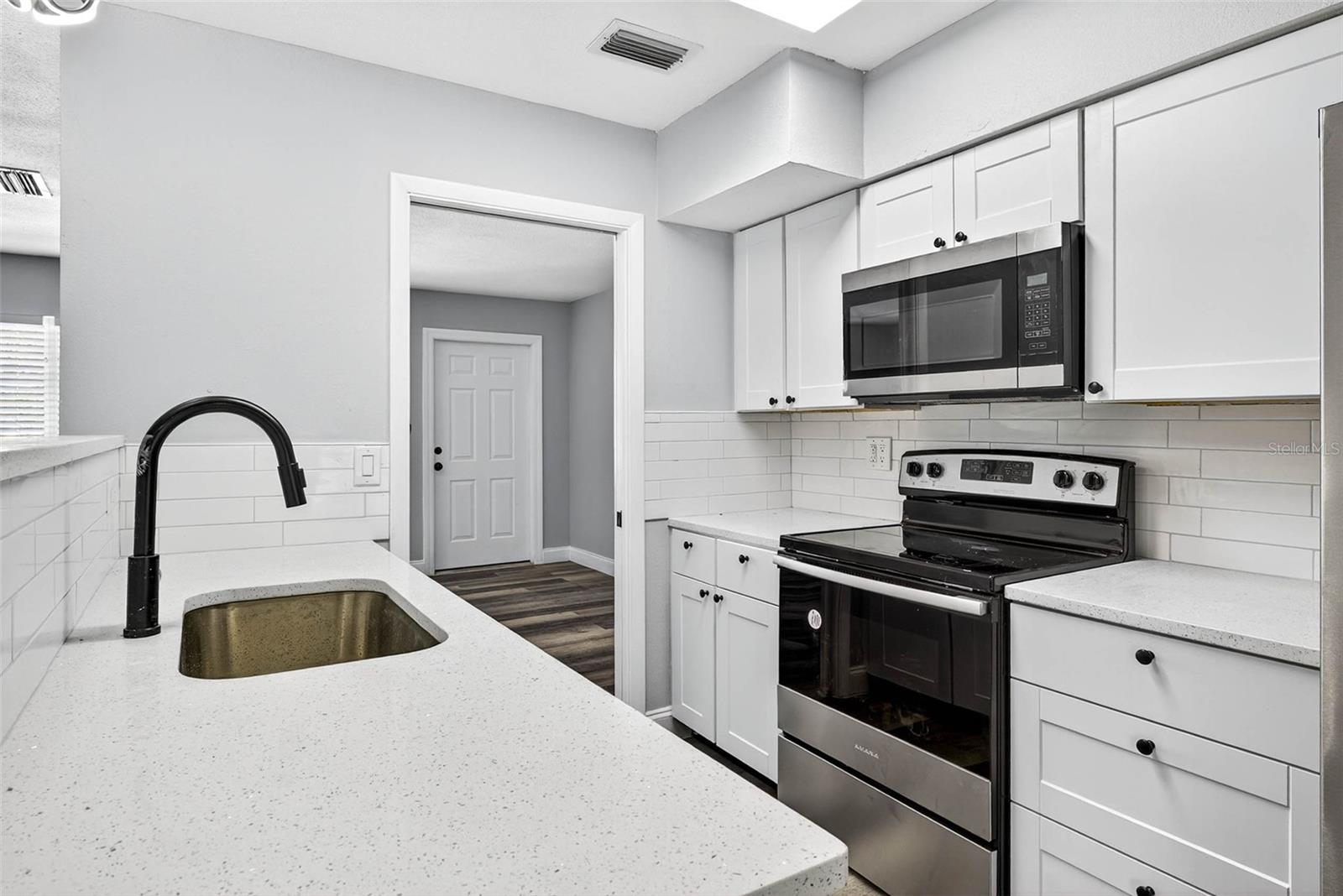 Image 11 of 27 For 1816 Bayshore Gardens Parkway