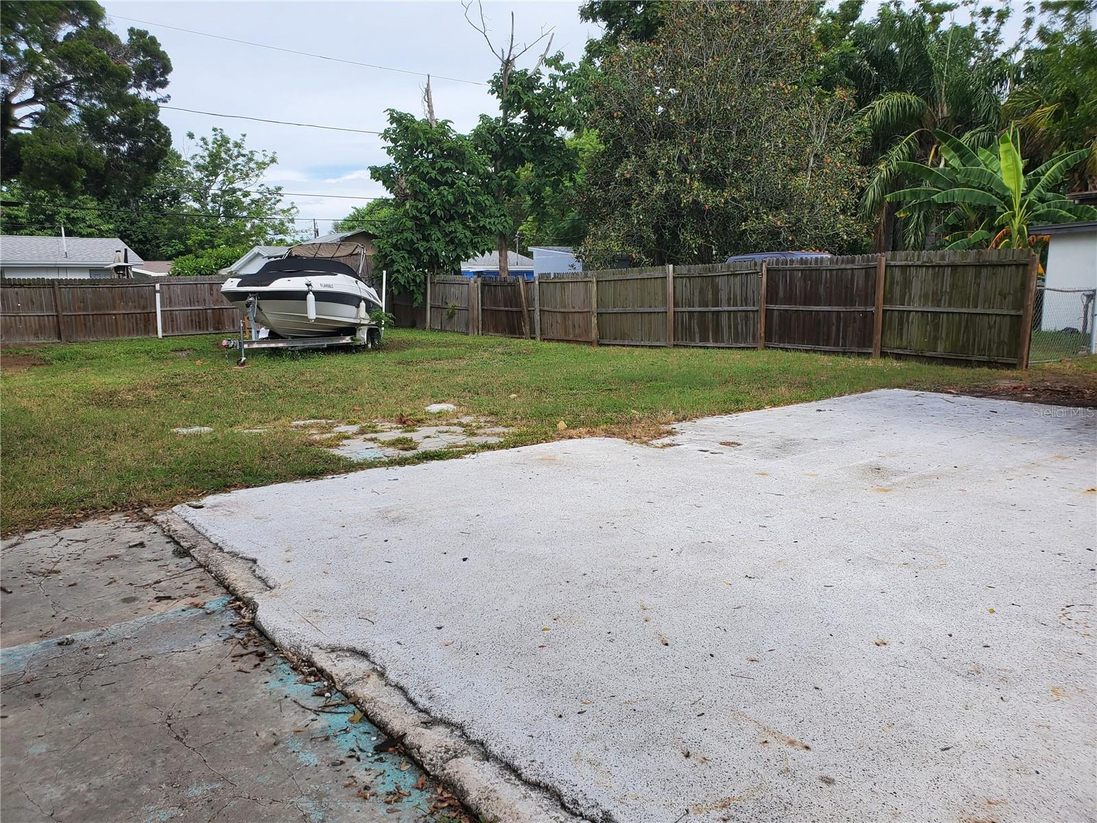 Listing photo id 1 for 4037 Flamingo Drive