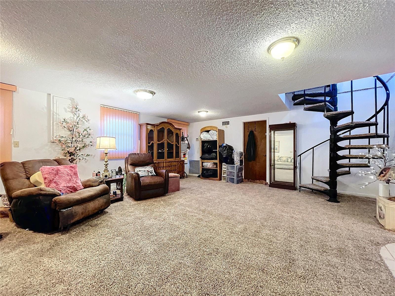 Image 34 of 91 For 9481 Patrick Street