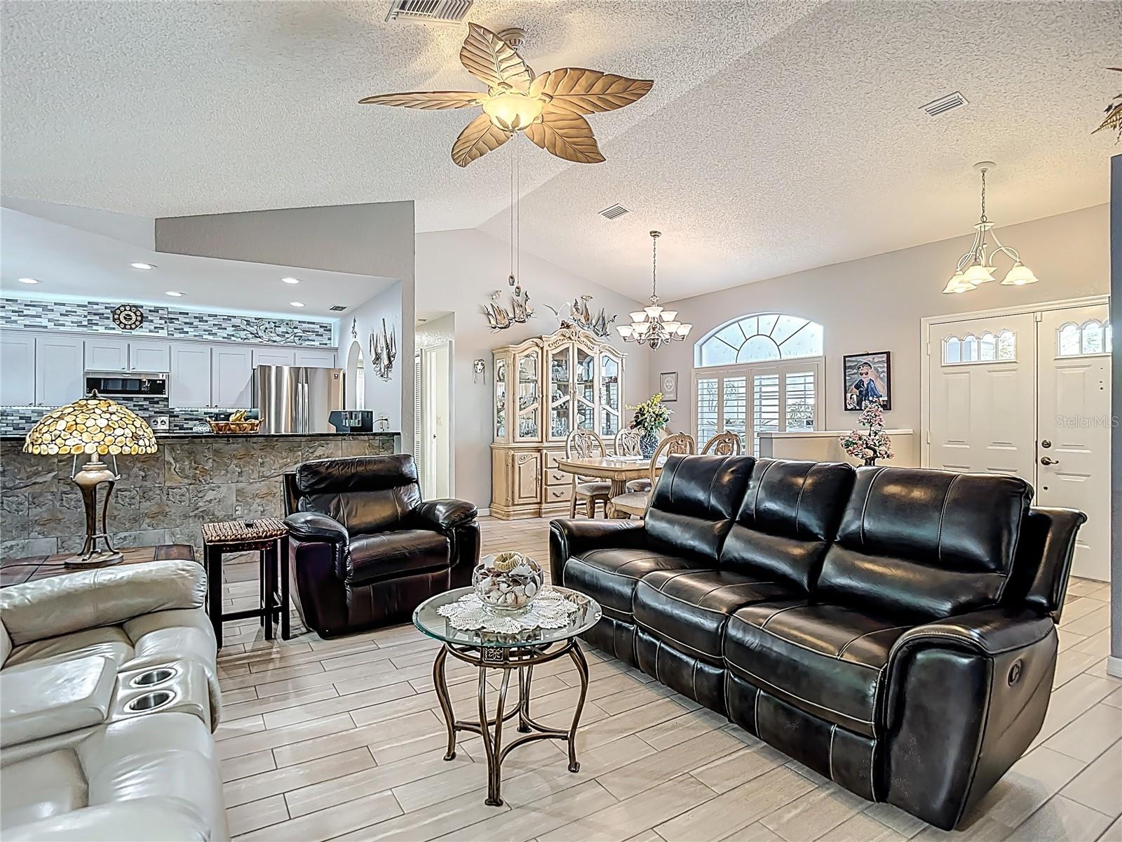 Listing photo id 8 for 8716 Helmsly Lane