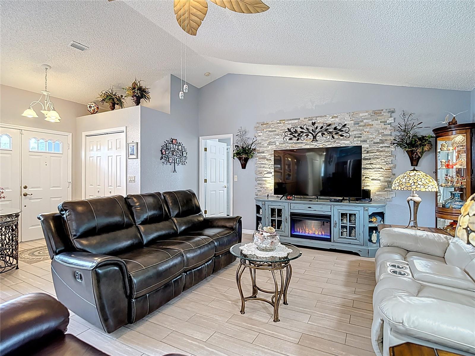 Listing photo id 10 for 8716 Helmsly Lane