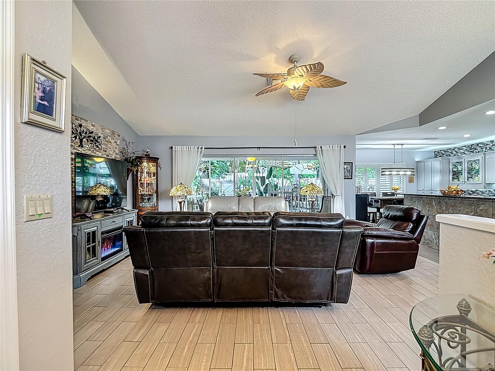Listing photo id 15 for 8716 Helmsly Lane