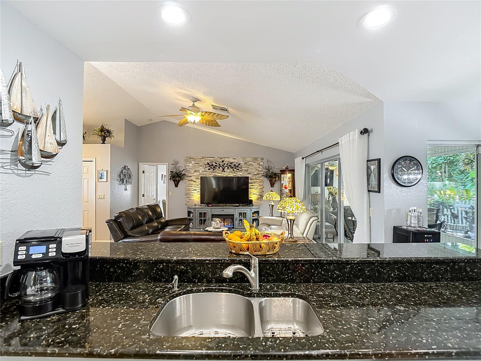 Listing photo id 16 for 8716 Helmsly Lane