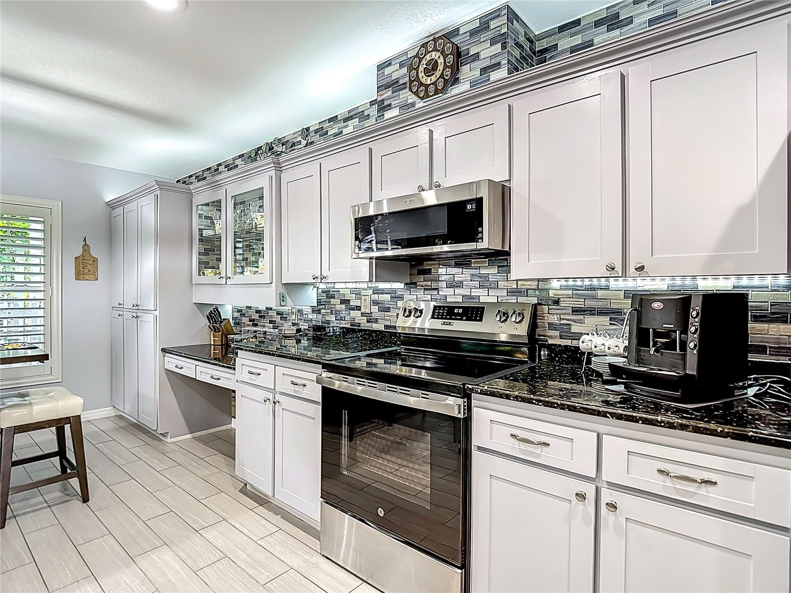 Listing photo id 17 for 8716 Helmsly Lane