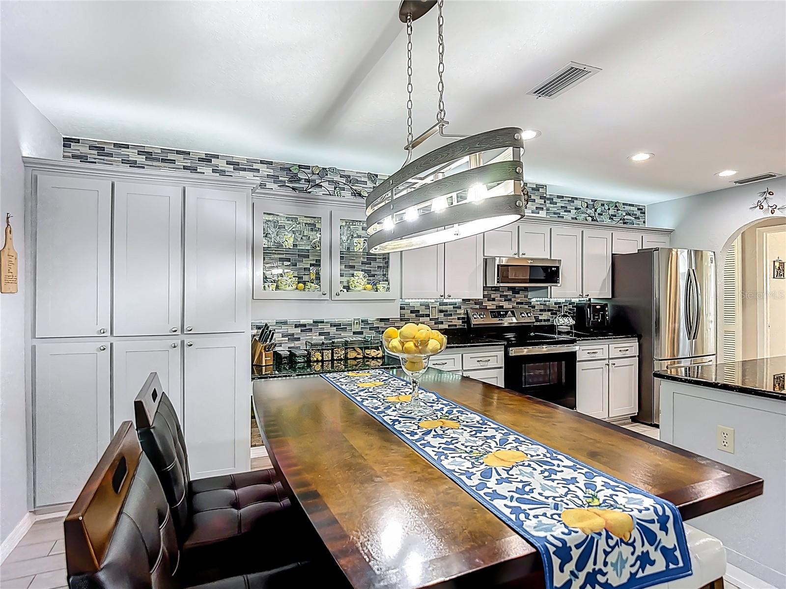 Listing photo id 22 for 8716 Helmsly Lane