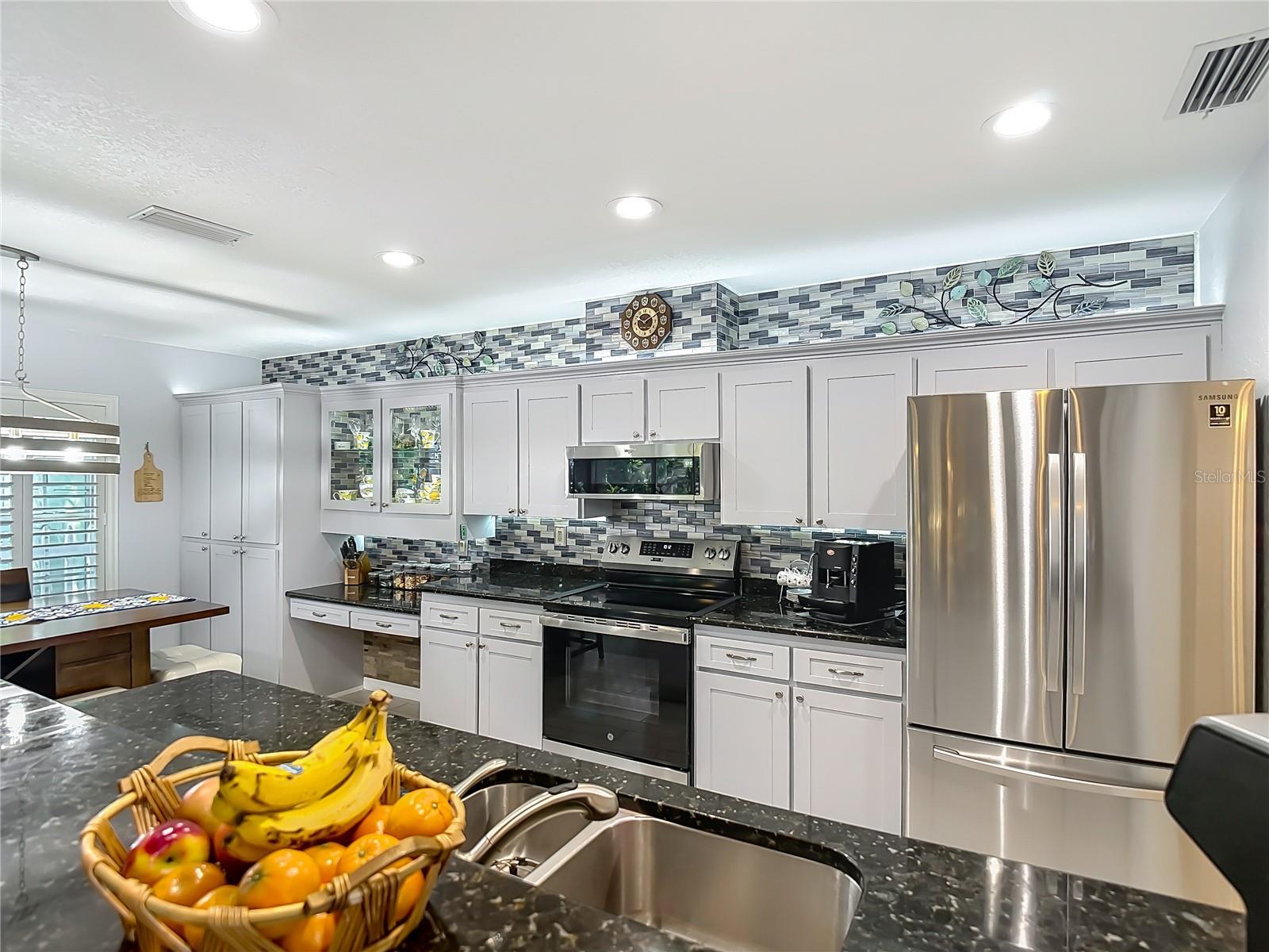 Listing photo id 25 for 8716 Helmsly Lane