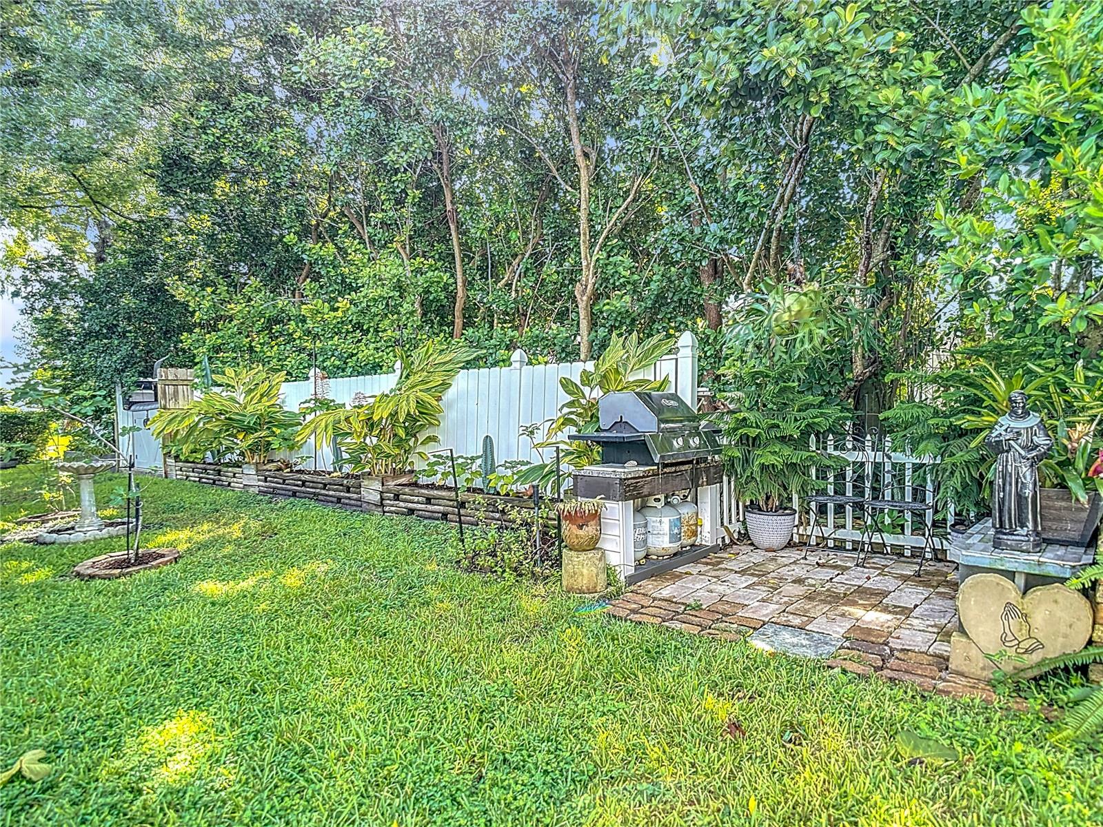 Listing photo id 66 for 8716 Helmsly Lane