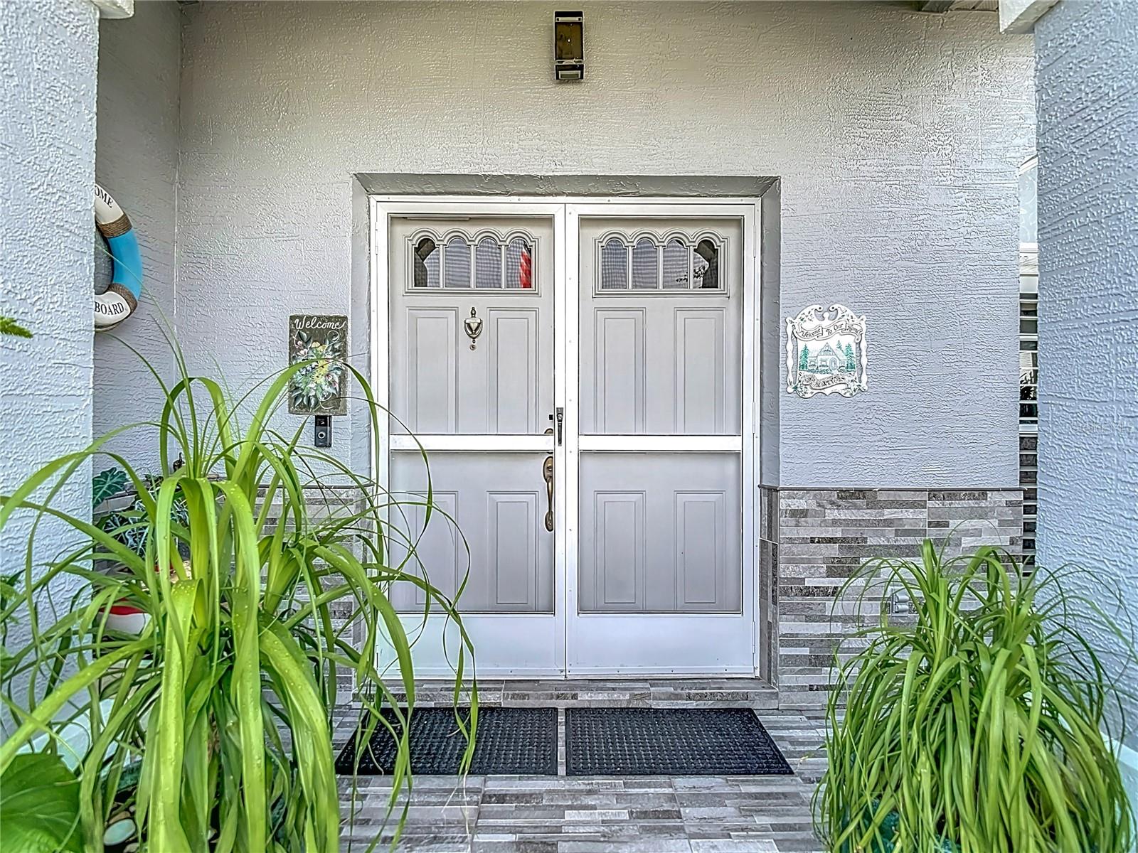 Listing photo id 5 for 8716 Helmsly Lane