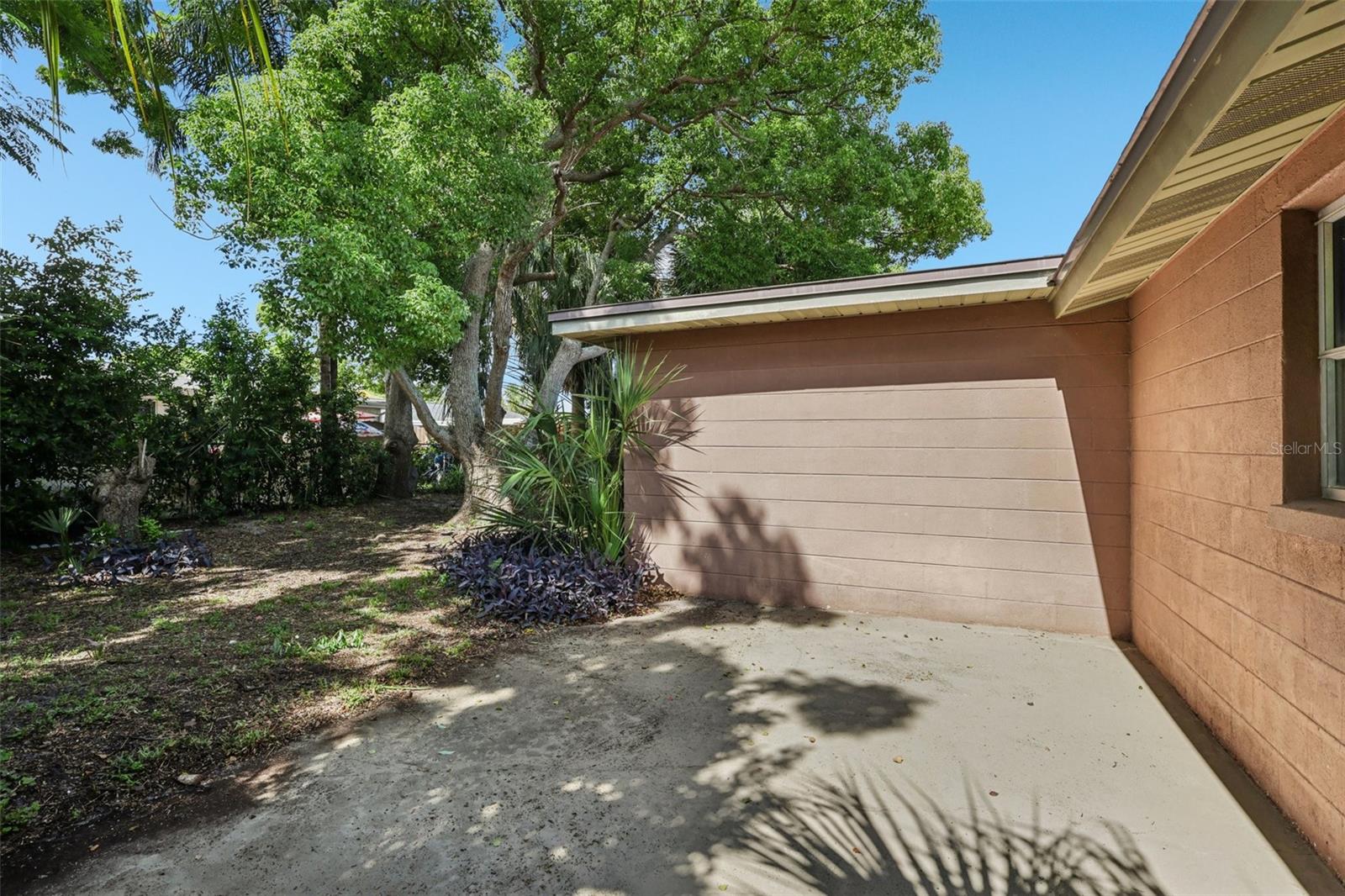 Image 28 of 33 For 6840 Mesa Verde Street