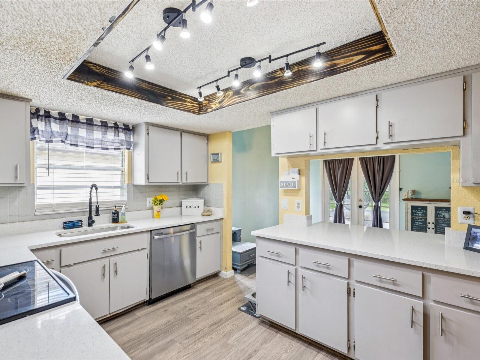 Image 3 of 30 For 8730 Martinique Lane