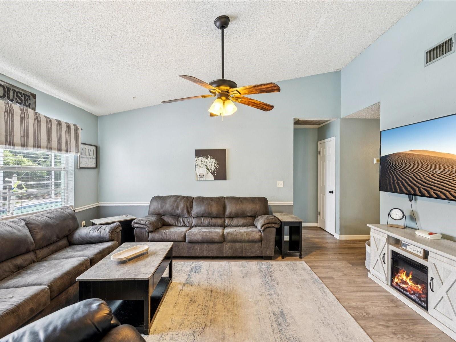 Image 4 of 30 For 8730 Martinique Lane